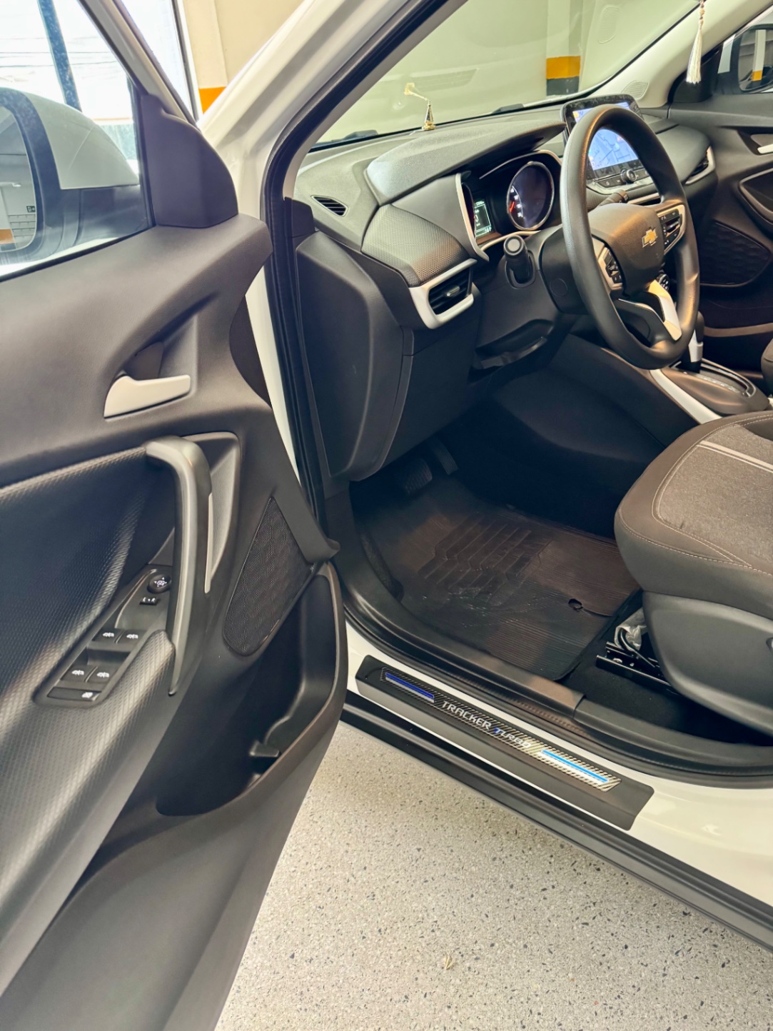 TRACKER LT 1.0 TURBO - miniatura 3