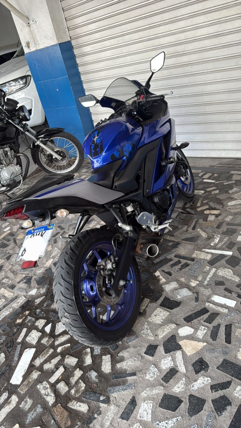 Yamaha YZF-R3 2022 - miniatura 4