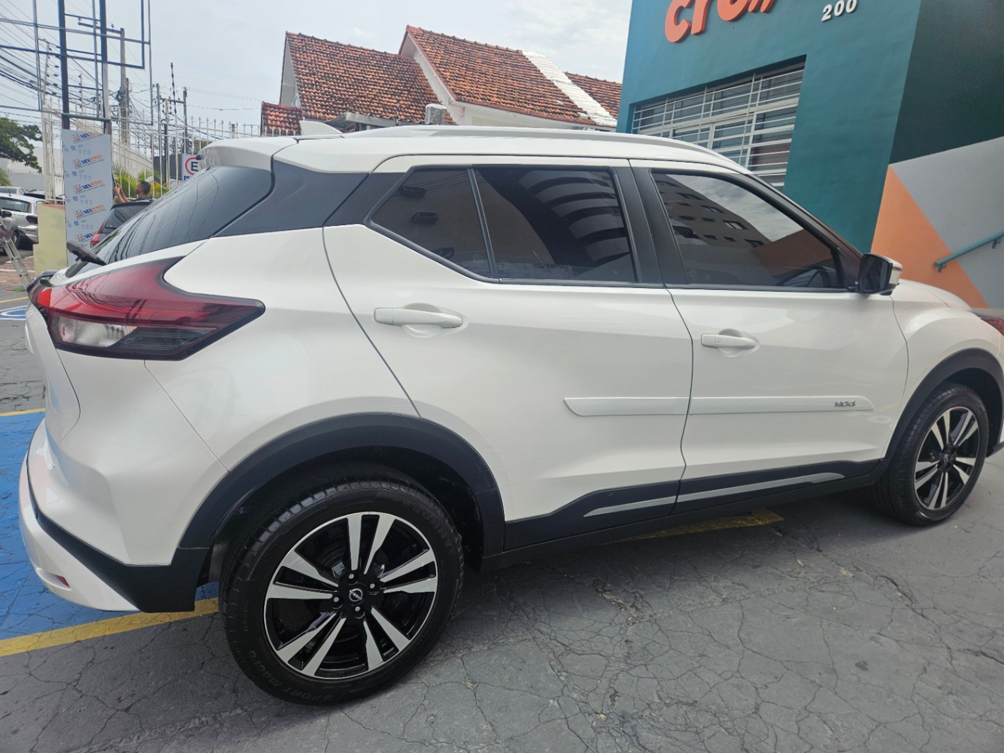 Nissan kicks exclusive - miniatura 4