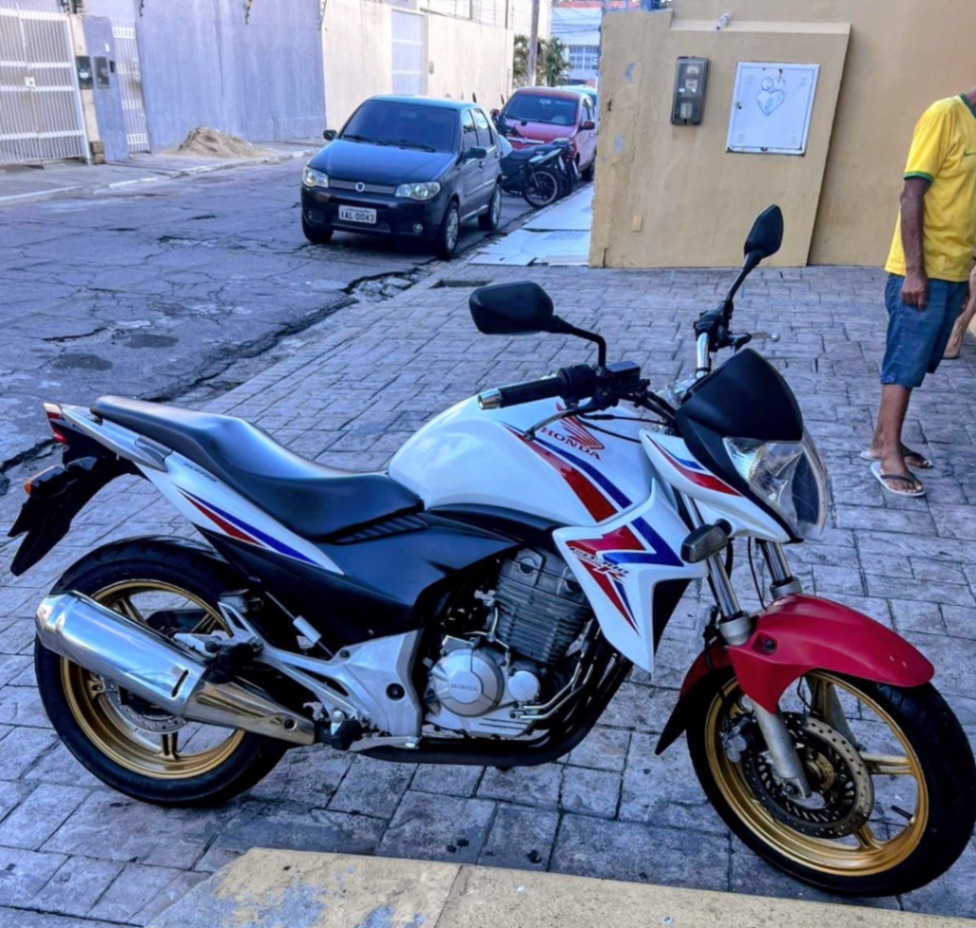 CB 300