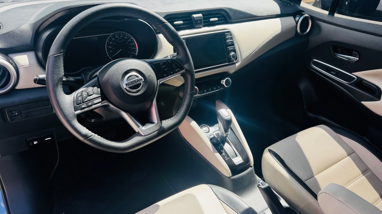Nissan Versa Exclusive - miniatura 3