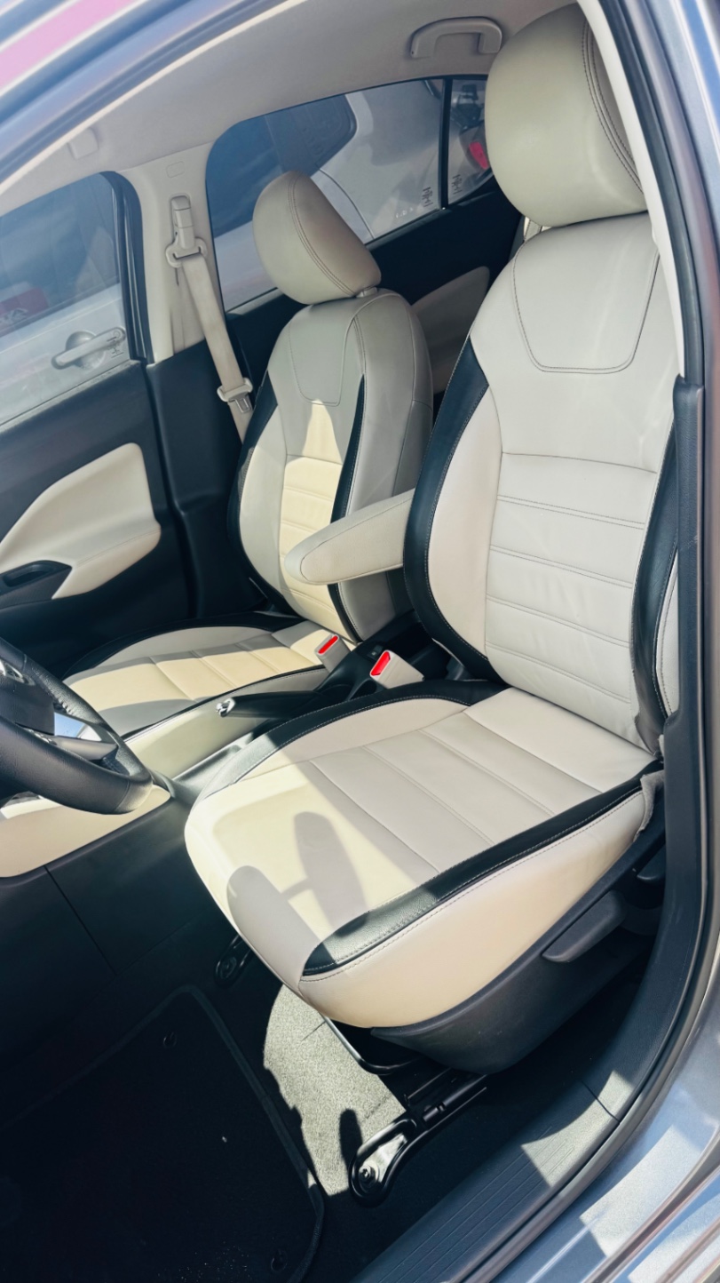 Nissan Versa Exclusive - miniatura 4