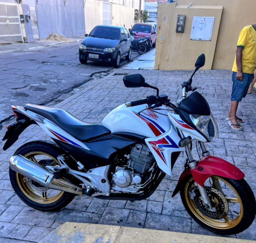 CB 300