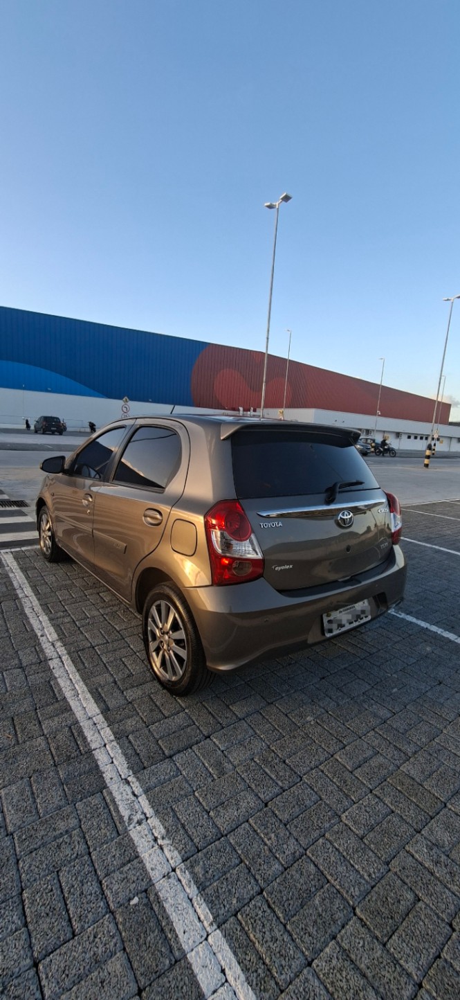 Toyota Etios 1.5 XS - miniatura 4
