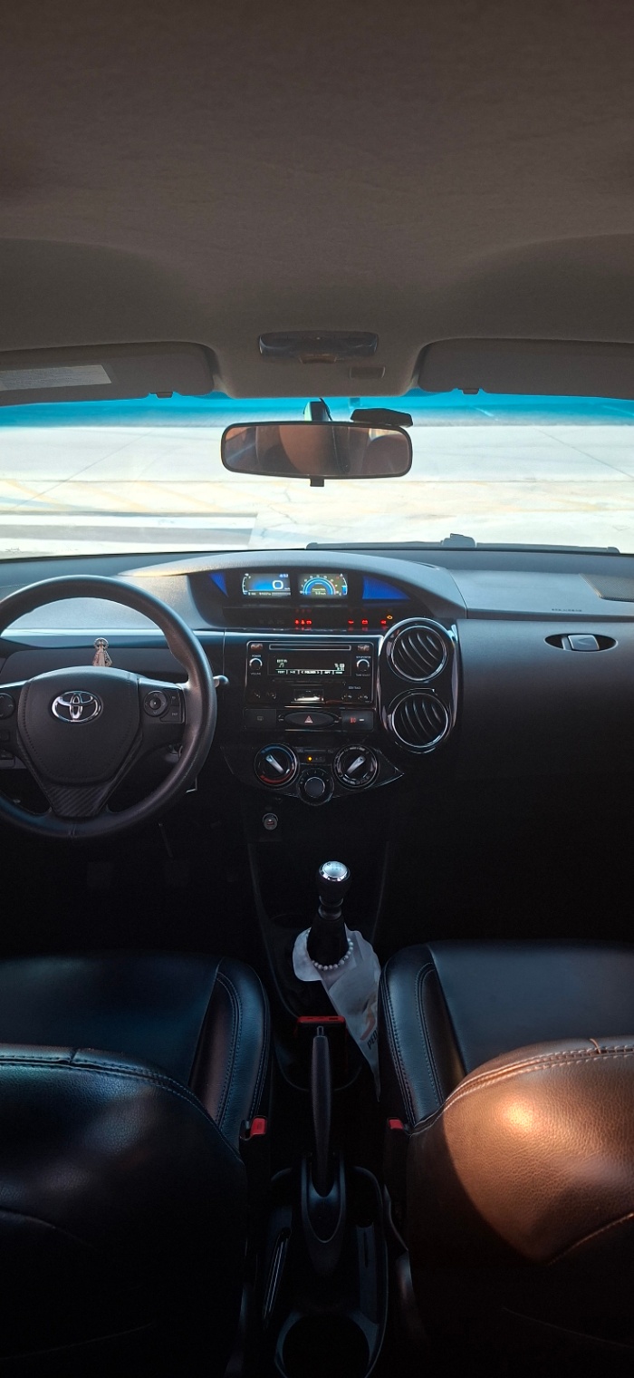 Toyota Etios 1.5 XS - miniatura 2