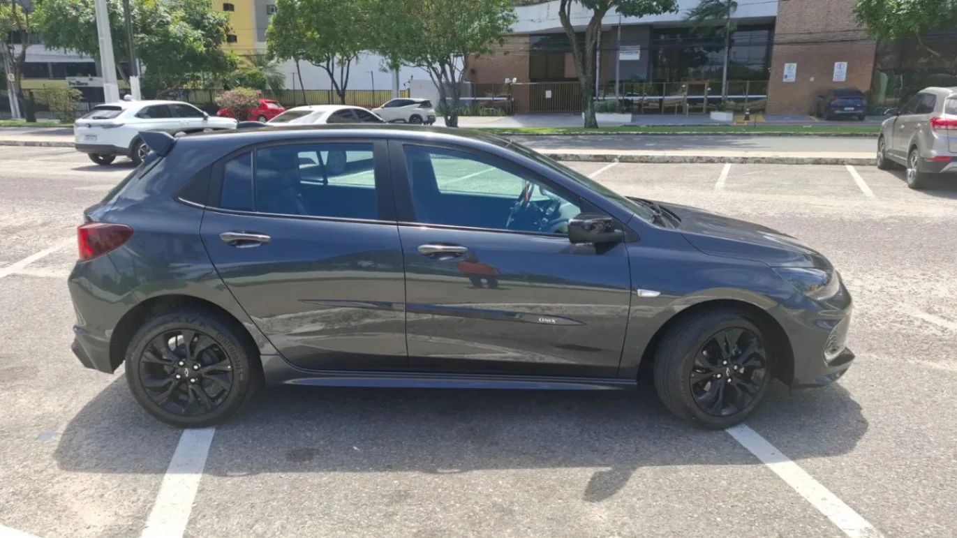 Onix Hatch RS - miniatura 2